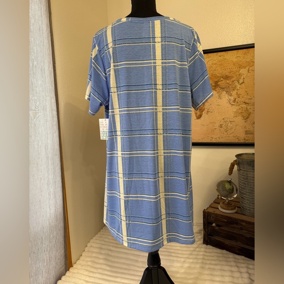 Lularoe Christy T v-neck tee size 2X - Picture 3 of 9